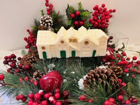 Χειροποίητο κέρινο χριστουγεννιάτικο χωριό